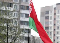 На Полесье неизвестные снимают со зданий официальные флаги