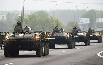 Фотофакт: В Минск вошли танки и бронетехника