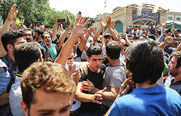 В Иране вспыхнули антиправительственные демонстрации