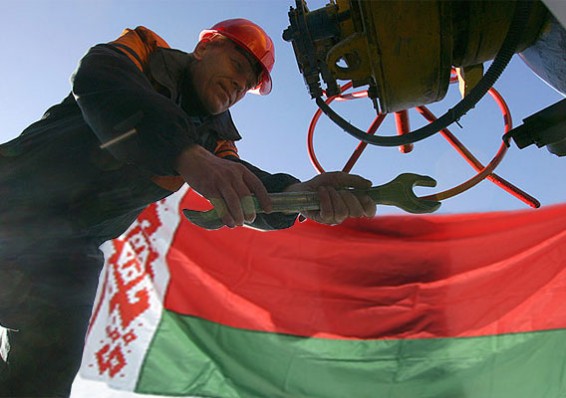 "Газпром" еще не решил, снижать ли цену газа для Беларуси
