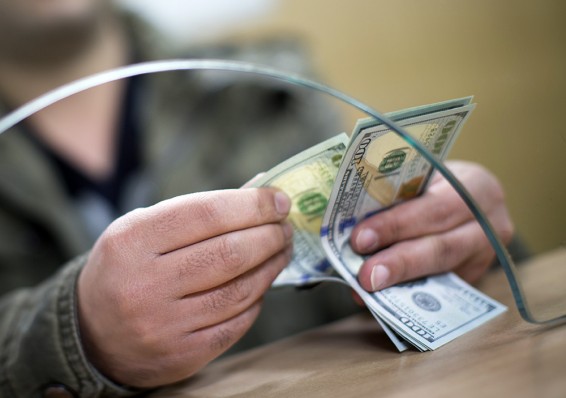 У белорусов запасы валюты подходят к концу