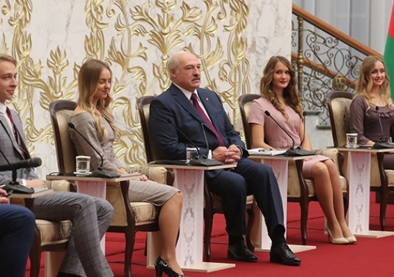 Лукашенко хочет наделить БРСМ властными полномочиями