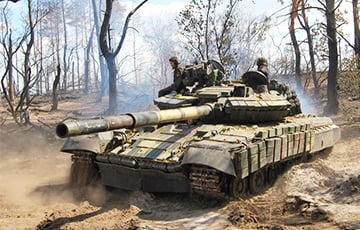 Украинские танкисты в неравном бою уничтожили два московитских танка и вышли победителями с поля боя