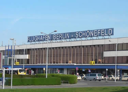 Аэропорт Берлина эвакуировали из-за угрозы взрыва