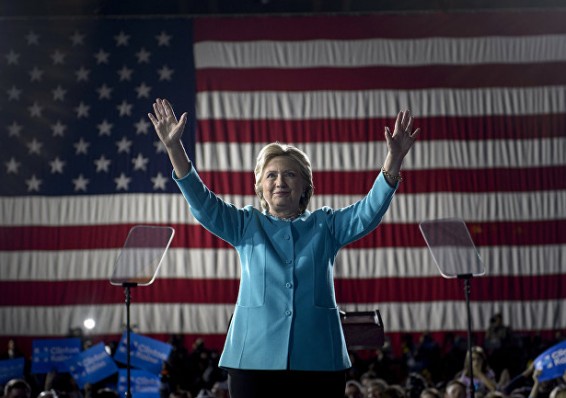 Хиллари Клинтон поблагодарила за поддержку своих избирателей и признала победу Трампа