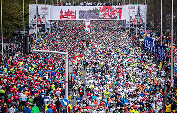 Белорусская бегунья второй год подряд побеждает на Варшавском марафоне