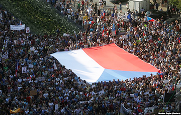 В Праге 120 тысяч демонстрантов потребовали отставки премьера Чехии