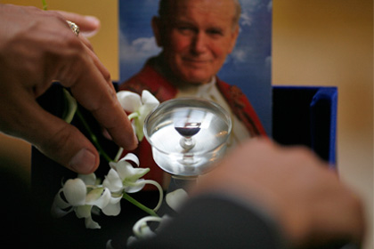 Итальянская полиция нашла пробирку с кровью Иоанна Павла II