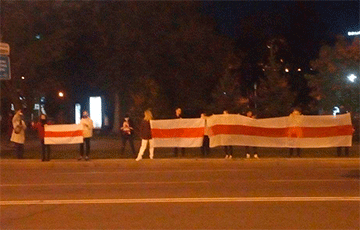 На Фрунзенской в Минске выстроилась цепь солидарности