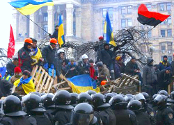 Украинцы на баррикадах (Видео, онлайн)