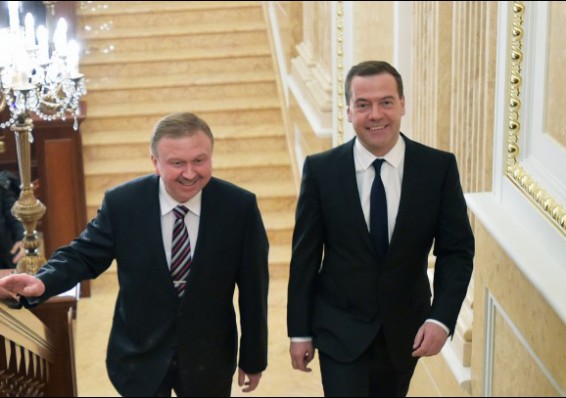 Медведев и Кобяков пытаются найти развязку спора по нефти и газу