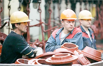 Белорусские рабочие покидают заводы