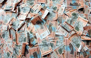 Курс доллара США без учета деноминаций достиг 180 миллионов белорусских рублей