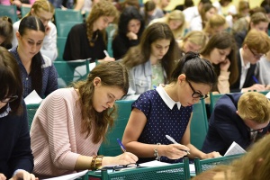 Внутренние вступительные экзамены начались в белорусских вузах