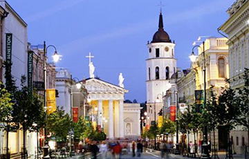 В День всех влюбленных белорусы могут купить билеты в Вильнюс за €5