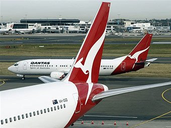 У аэробуса компании Qantas в полете сломался двигатель