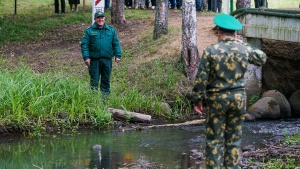 Польские пограничники спасли из болота 8 нелегальных мигрантов