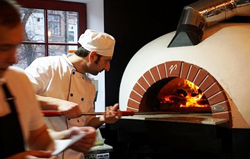 Сицилиец приехал в Гродно, чтобы готовить уникальную пиццу