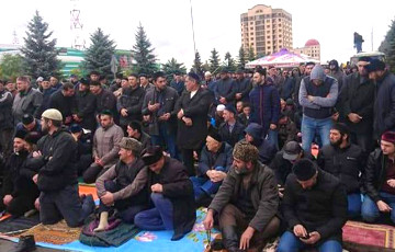 Протесты в Ингушетии: силовики молятся вместе с демонстрантами