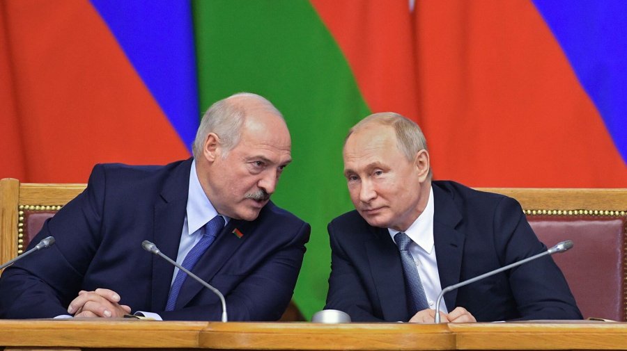 Эксперт: У России достаточно денег для поддержки Лукашенко