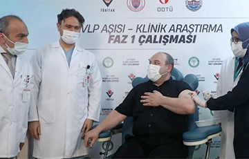 В Турции министр стал добровольцем в испытании местной вакцины от коронавируса