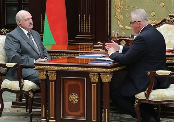 Лукашенко задумался об изменении системы поступления в вузы