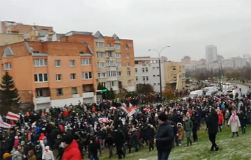 «Пошел вон, ты и твой ОМОН»: тысячи протестующих в Минске