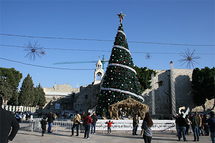На Западном берегу Иордана арестовали зажегших рождественскую елочку палестинцев