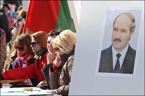 Опрос: Лукашенко доверяет 76,6 процентов взрослых белорусов