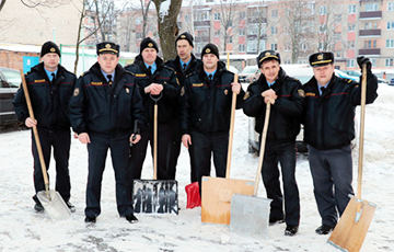 Видеофакт: Речецких милиционеров отправили чистить снег