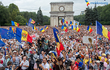 В Молдове проходят протесты против попыток лишить Санду контроля над спецслужбами