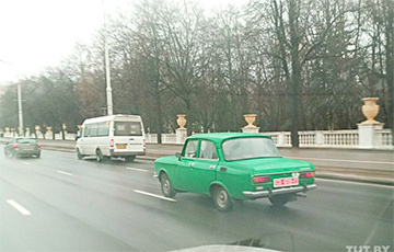 Фотофакт: По Минску ездит «москвич» на дипломатических номерах