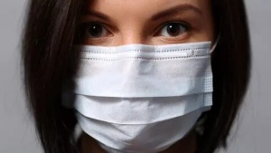 Как уберечься от коронавируса: Минздрав рассказал, поможет ли маска