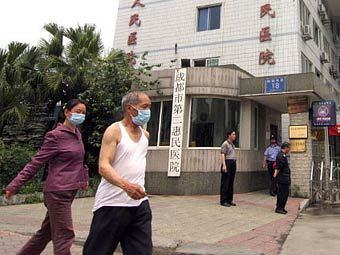 Санитары избили возмущенных родственников умершего китайца