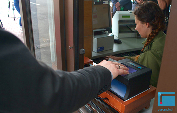 Польша вводит биометрические визы для белорусов