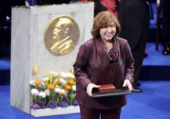 На Нобелевской церемонии Светлана Алексиевич заговорила по-белорусски