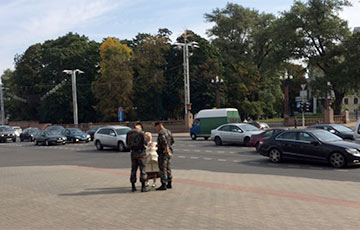 В центре Минска задержали Нину Богинскую