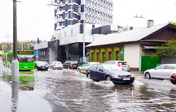 Улицы Гомеля затопило из-за ливня