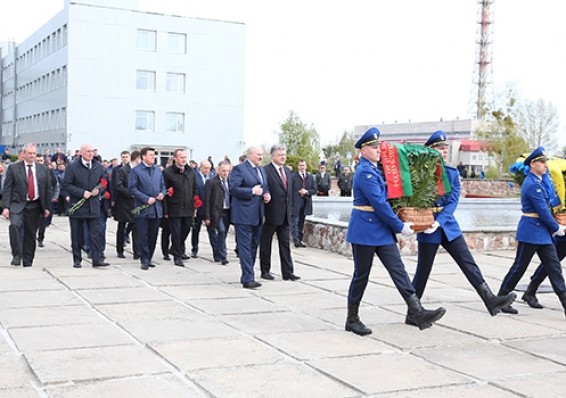 Президенты Беларуси и Украины почтили память ликвидаторов