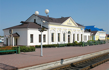 На железнодорожной станции в Слуцке объявили: «ЖД с народом! Жыве Беларусь!»