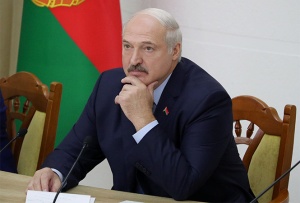 Лукашенко: власть надо держать крепко