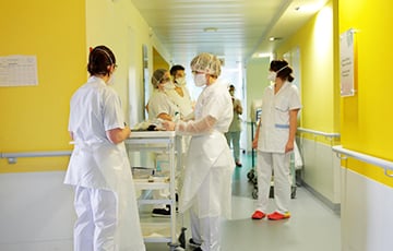 Треть врачей из «ковидных зон» России готовы уволиться из-за перегрузок