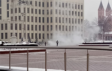 На площади Независимости в Минске горел человек