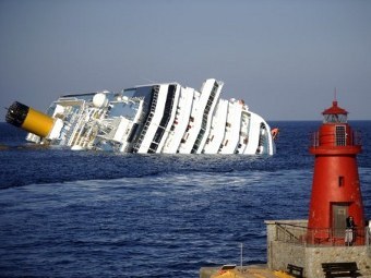 Капитана "Коста Конкордиа" обвинили в бегстве с судна