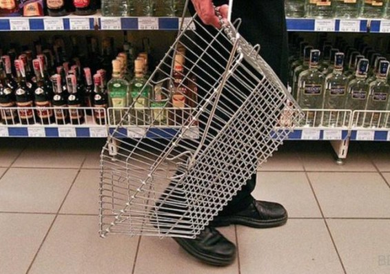 Продажа алкогольных напитков и пива снизилась на семь процентов в 2016 году