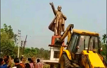В Индии снесли памятник Ленину