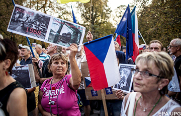 «Позор, позор!»: в Чехии  вспыхнули протесты в годовщину советского вторжения