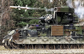 БМП Bradley ракетой TOW уничтожила московитский танк Т-80