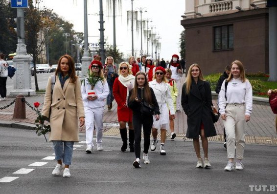 В Минске и в 60 городах 27 стран мира проходят женские марши белорусок