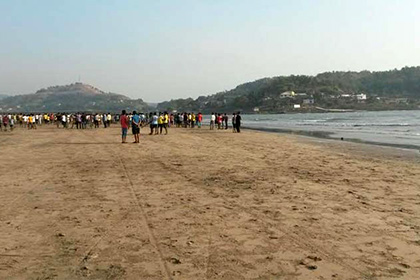 В Индии 13 студентов утонули во время пикника на пляже